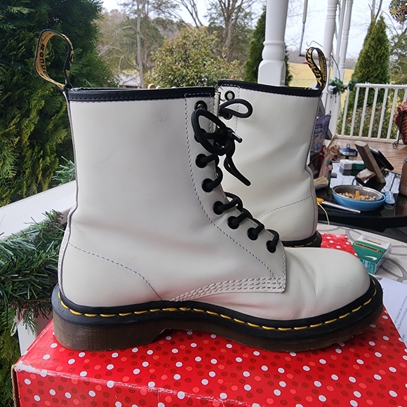 Dr. Martens 100% leather Women's boots size 8.  New worn once.  Last price drop - Picture 8 of 13